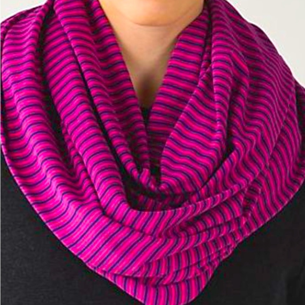 Lululemon lot of 2 Vinyasa Scarves